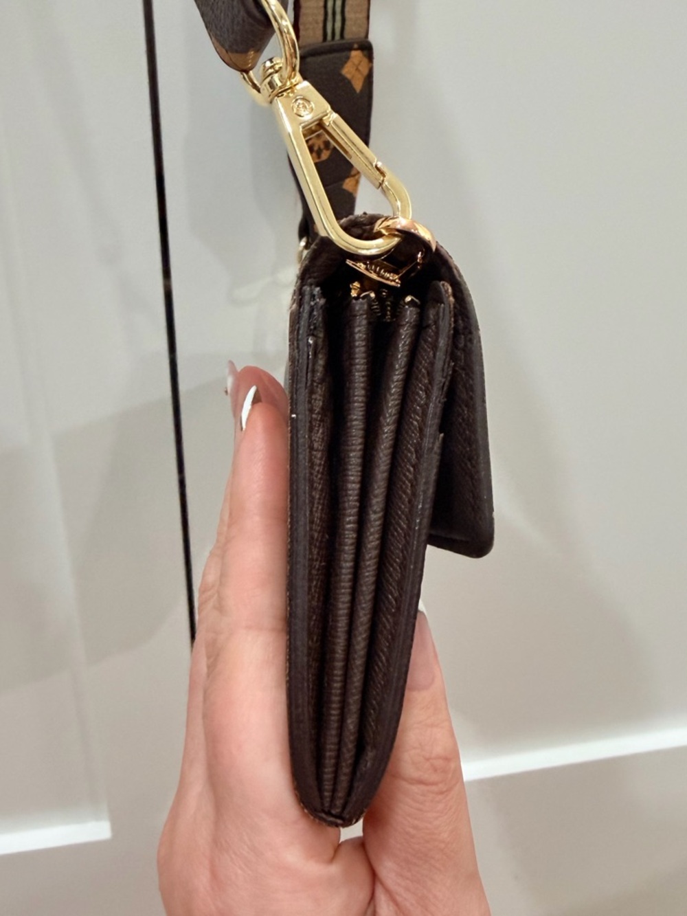 LV Damier Ebene Sarah Wallet, Bag Strap, Stellar Times EDP, Dust Bag✨ & COA!! - Picture 8 of 17